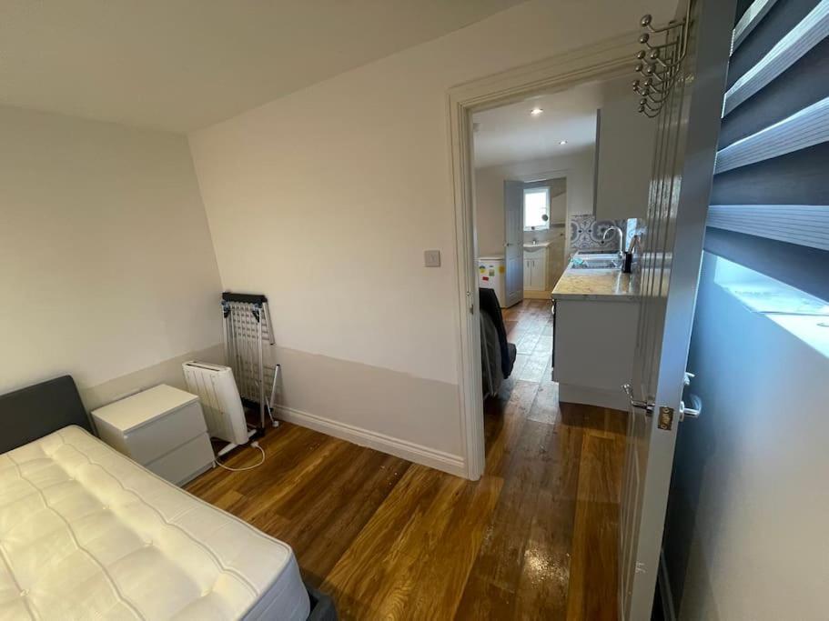 One Bedroom Annex With Private Entrance Morden  Εξωτερικό φωτογραφία